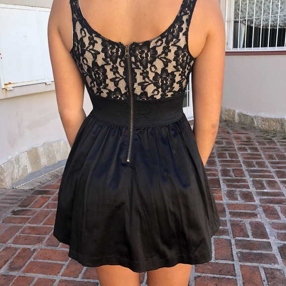 Forever 21 Dresses & Skirts - Cute Black and Nude F21 Dress